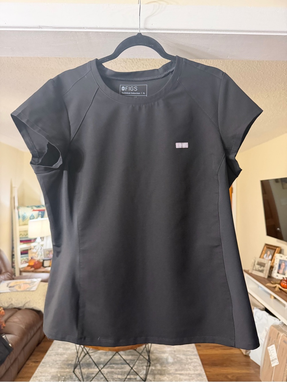 FIGS Technical Collection Black Scrub Top – Women’s XL 🖤
